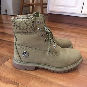 WORN ONCE green floral timberland boots